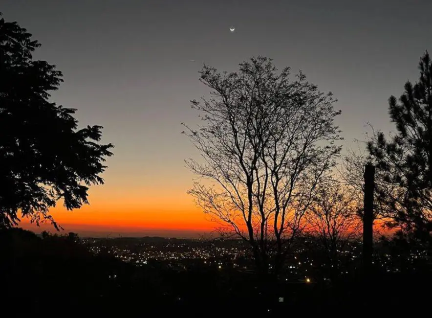 Foto 2 de Casa com 4 quartos à venda, 258m2 em Observatório, Vinhedo - SP