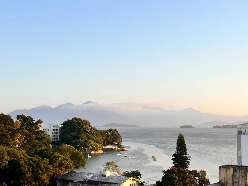 Foto 3 de Apartamento com 3 quartos para alugar, 245m2 em Abraão, Florianopolis - SC