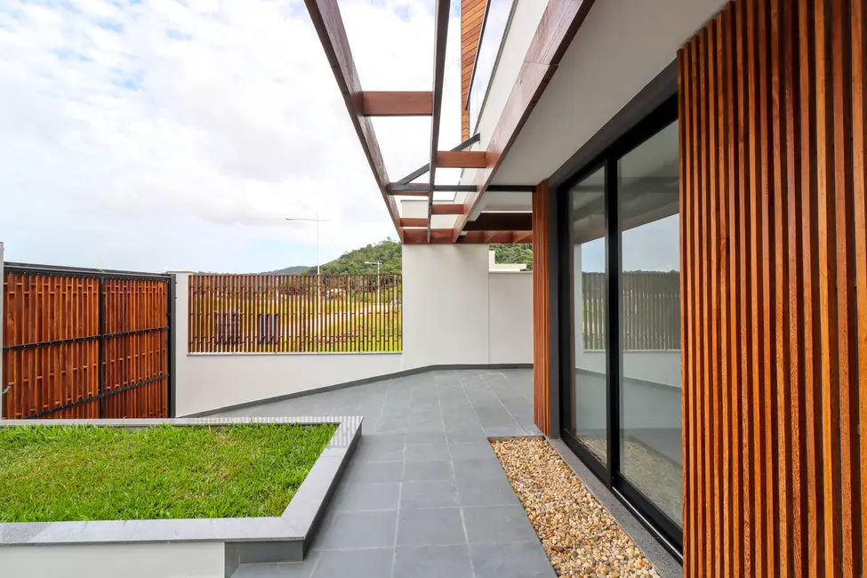 Foto 1 de Casa com 3 quartos à venda em Rio Tavares, Florianopolis - SC