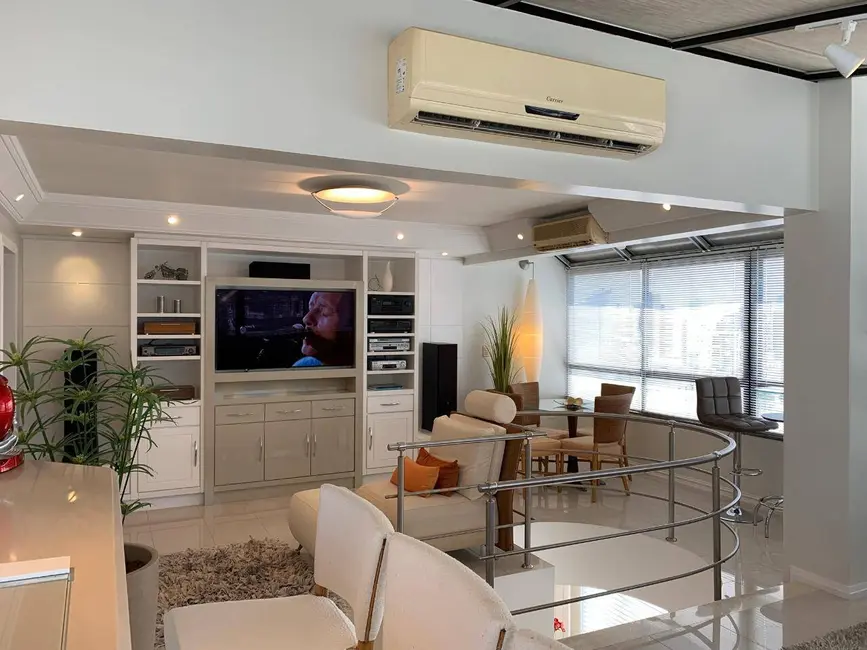 Apartamento com 3 quartos à venda, 203m2 em Centro, Florianopolis - SC - imagem 8 Foto 8 de Apartamento com 3 quartos à venda, 203m2 em Centro, Florianopolis - SC