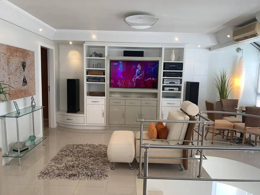 Apartamento com 3 quartos à venda, 203m2 em Centro, Florianopolis - SC - imagem 7 Foto 7 de Apartamento com 3 quartos à venda, 203m2 em Centro, Florianopolis - SC