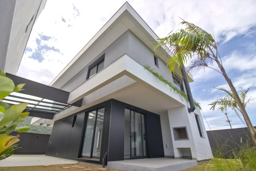 Foto 2 de Casa com 3 quartos à venda, 256m2 em Lagoa da Conceição, Florianopolis - SC