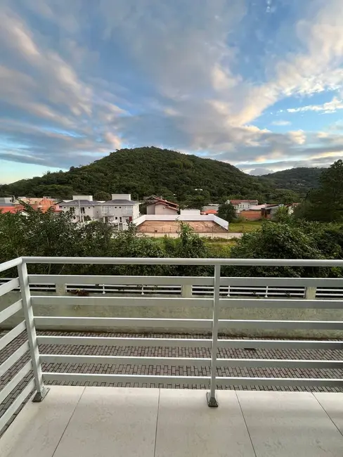 Foto 2 de Casa com 2 quartos à venda, 67m2 em Rio Tavares, Florianopolis - SC