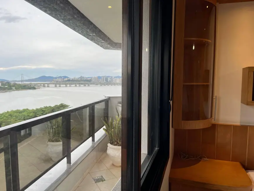 Apartamento com 4 quartos para alugar, 138m2 em Coqueiros, Florianopolis - SC - imagem 3 Foto 3 de Apartamento com 4 quartos para alugar, 138m2 em Coqueiros, Florianopolis - SC