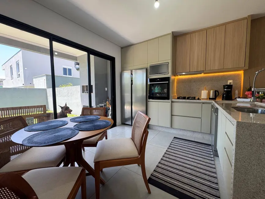 Foto 1 de Casa com 3 quartos à venda em Campeche, Florianopolis - SC