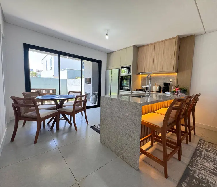 Foto 2 de Casa com 3 quartos à venda em Campeche, Florianopolis - SC