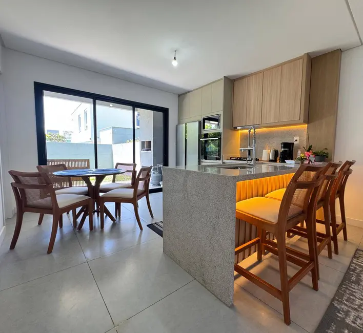 Foto 3 de Casa com 3 quartos à venda em Campeche, Florianopolis - SC