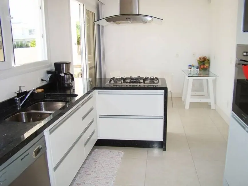 Casa com 4 quartos à venda e para alugar, 613m2 em Jurerê, Florianopolis - SC - imagem 8 Foto 8 de Casa com 4 quartos à venda e para alugar, 613m2 em Jurerê, Florianopolis - SC