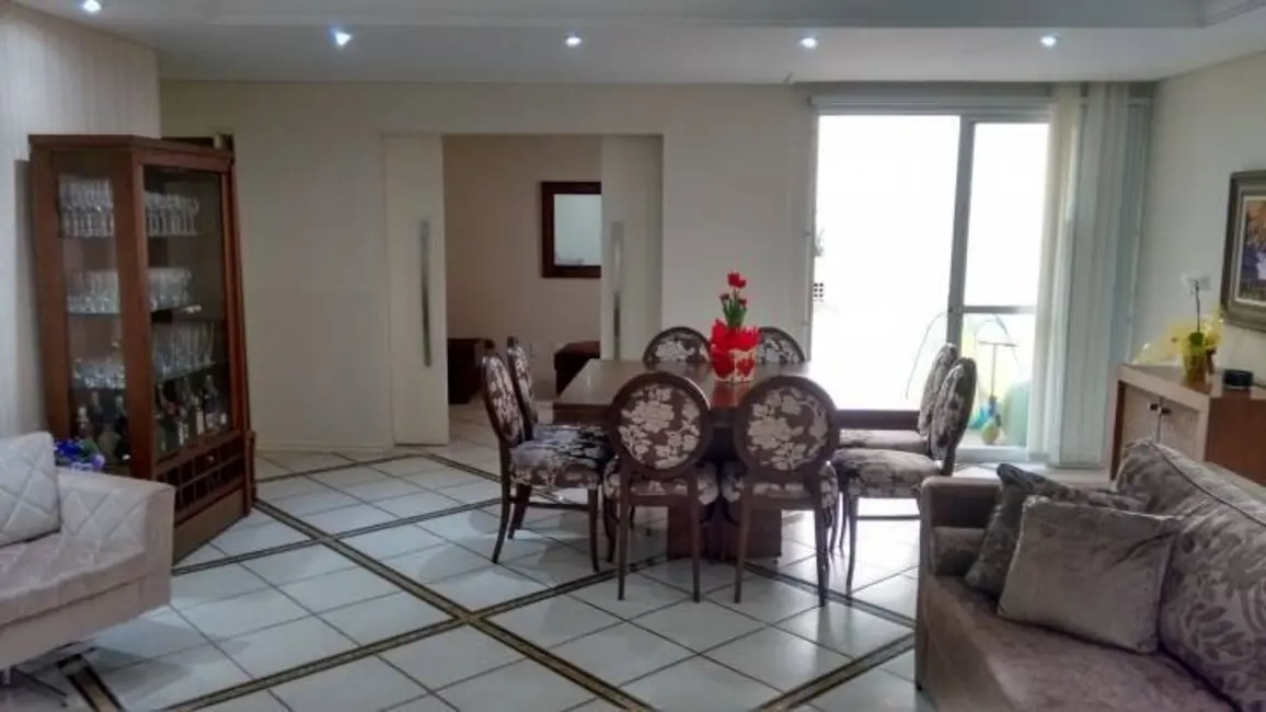 Apartamento com 5 quartos à venda, 273m2 em Centro, Florianopolis - SC - imagem 8 Foto 8 de Apartamento com 5 quartos à venda, 273m2 em Centro, Florianopolis - SC