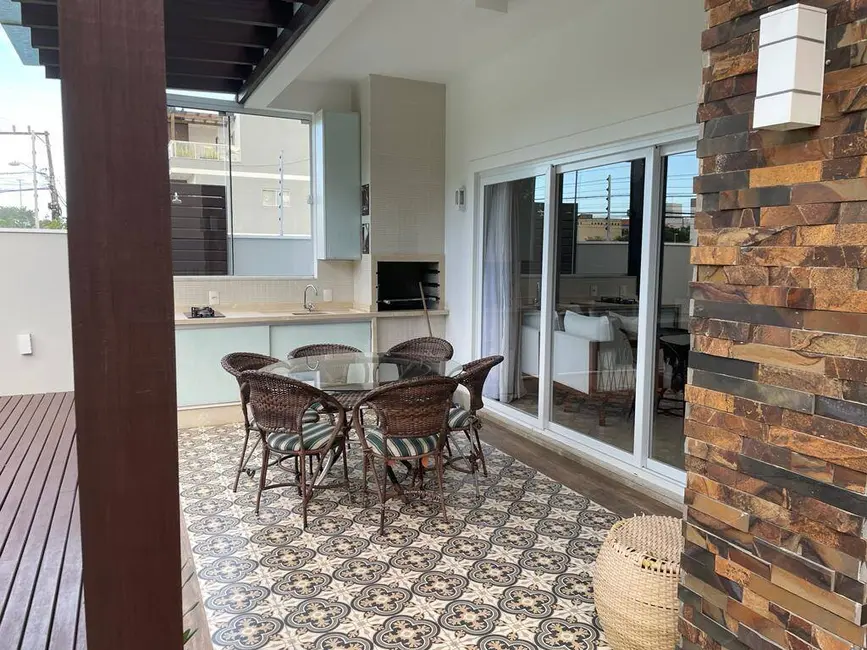 Foto 3 de Casa com 3 quartos à venda, 230m2 em Campeche, Florianopolis - SC