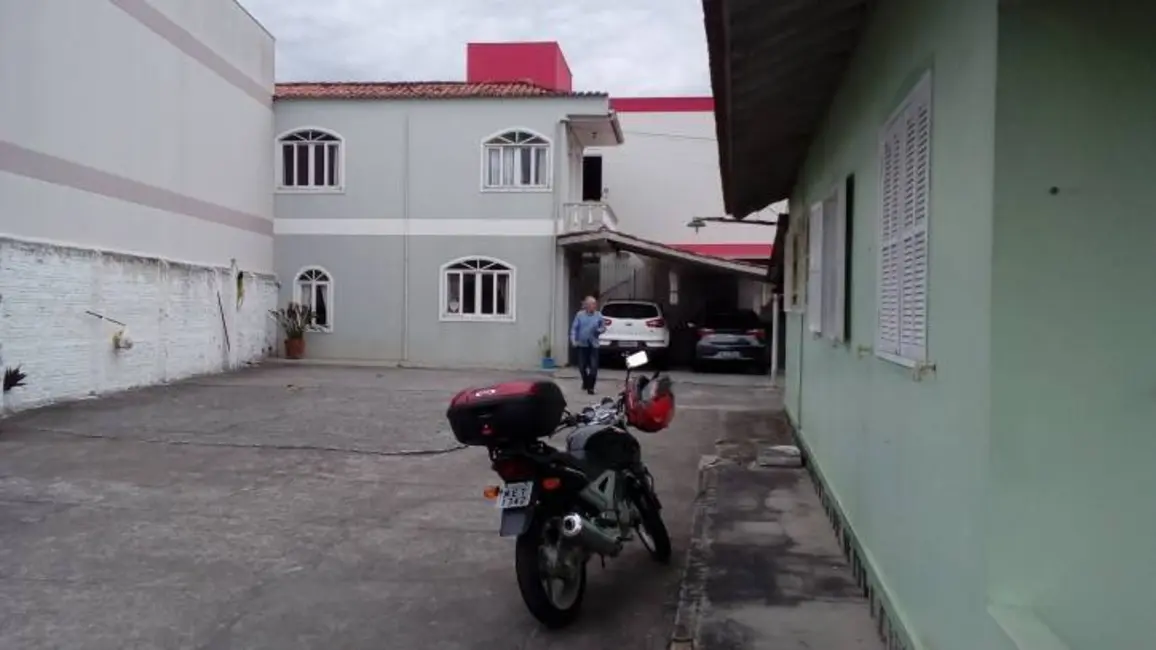 Foto 5 de Casa à venda, 832m2 em Praia Comprida, Sao Jose - SC