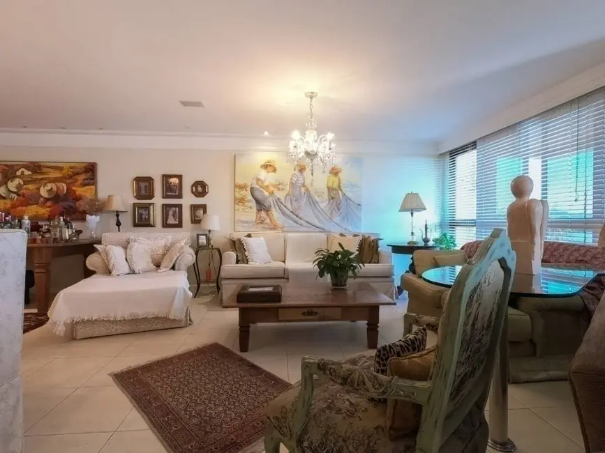 Apartamento com 4 quartos à venda, 187m2 em Centro, Florianopolis - SC - imagem 8 Foto 8 de Apartamento com 4 quartos à venda, 187m2 em Centro, Florianopolis - SC