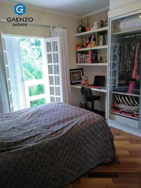 Casa de Condomínio com 3 quartos à venda, 300m2 em Chácara Moinho Velho, Carapicuiba - SP - imagem 9 Foto 9 de Casa de Condomínio com 3 quartos à venda, 300m2 em Chácara Moinho Velho, Carapicuiba - SP