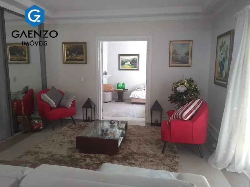 Foto 2 de Casa de Condomínio com 3 quartos à venda, 300m2 em Chácara Moinho Velho, Carapicuiba - SP
