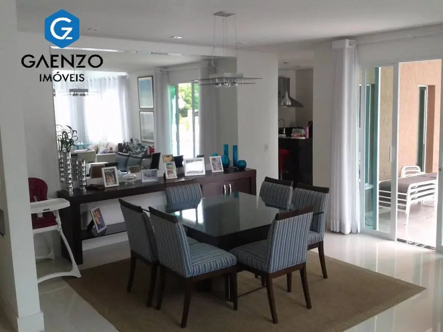 Casa de Condomínio com 3 quartos à venda, 375m2 em São Paulo II, Cotia - SP - imagem 4 Foto 4 de Casa de Condomínio com 3 quartos à venda, 375m2 em São Paulo II, Cotia - SP