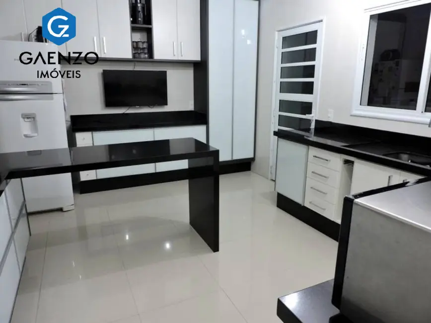 Foto 6 de Casa de Condomínio com 3 quartos à venda, 385m2 em Chácara Ondas Verdes, Cotia - SP