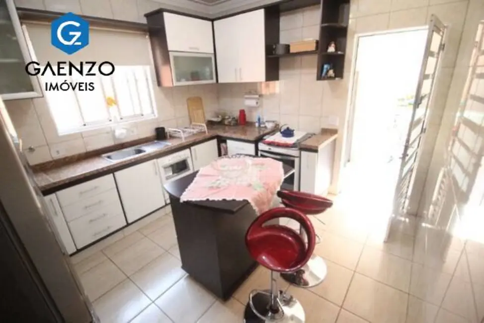 Sobrado com 3 quartos à venda, 174m2 em Ayrosa, Osasco - SP - imagem 3 Foto 3 de Sobrado com 3 quartos à venda, 174m2 em Ayrosa, Osasco - SP