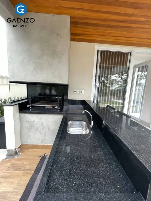 Foto 3 de Casa de Condomínio com 5 quartos à venda, 309m2 em Chácara dos Lagos, Carapicuiba - SP