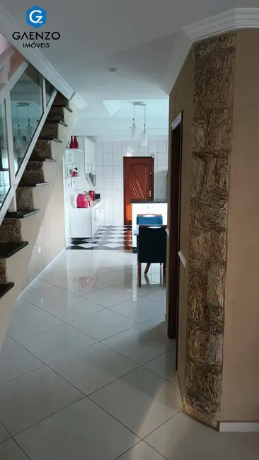 Sobrado com 3 quartos à venda, 210m2 em Bela Vista, Osasco - SP - imagem 3 Foto 3 de Sobrado com 3 quartos à venda, 210m2 em Bela Vista, Osasco - SP
