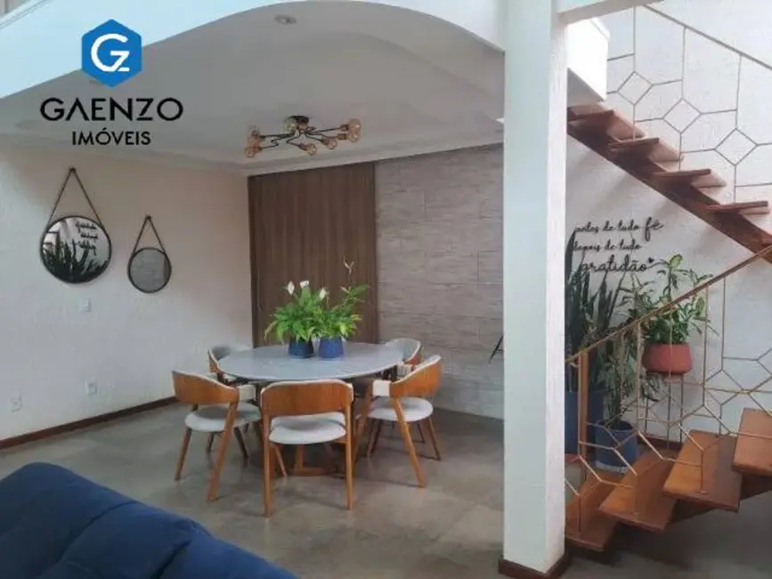 Foto 3 de Chácara com 3 quartos à venda, 295m2 em Chácara das Rosas, Cotia - SP