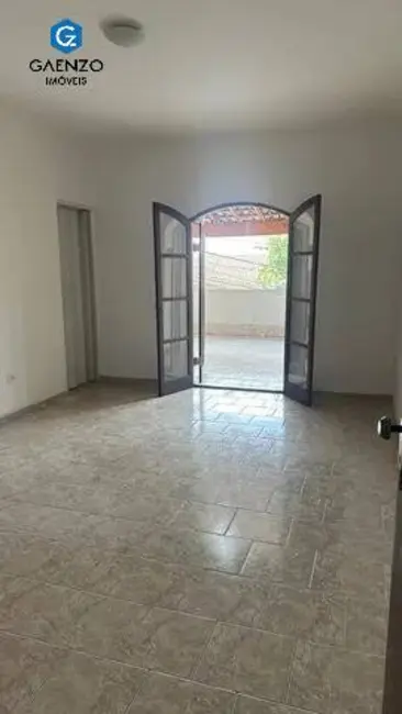 Casa com 3 quartos para alugar, 200m2 em Jaguaribe, Osasco - SP - imagem 5 Foto 5 de Casa com 3 quartos para alugar, 200m2 em Jaguaribe, Osasco - SP