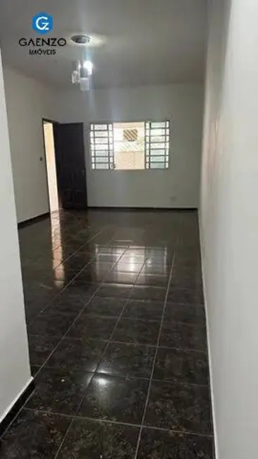 Casa com 3 quartos para alugar, 200m2 em Jaguaribe, Osasco - SP - imagem 6 Foto 6 de Casa com 3 quartos para alugar, 200m2 em Jaguaribe, Osasco - SP