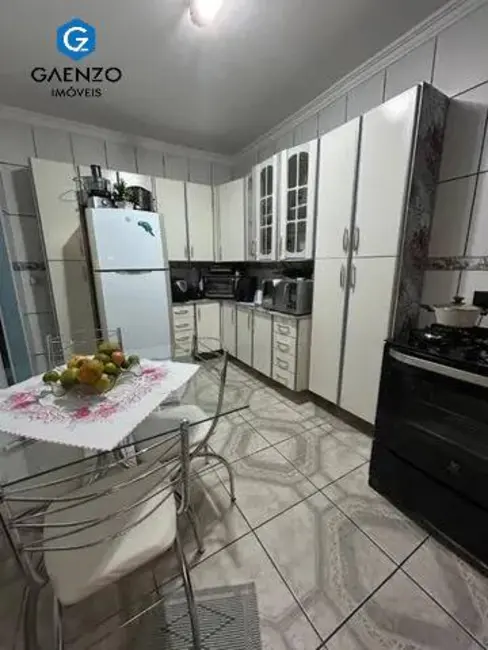 Sobrado com 3 quartos à venda, 150m2 em Vila Veloso, Carapicuiba - SP - imagem 4 Foto 4 de Sobrado com 3 quartos à venda, 150m2 em Vila Veloso, Carapicuiba - SP