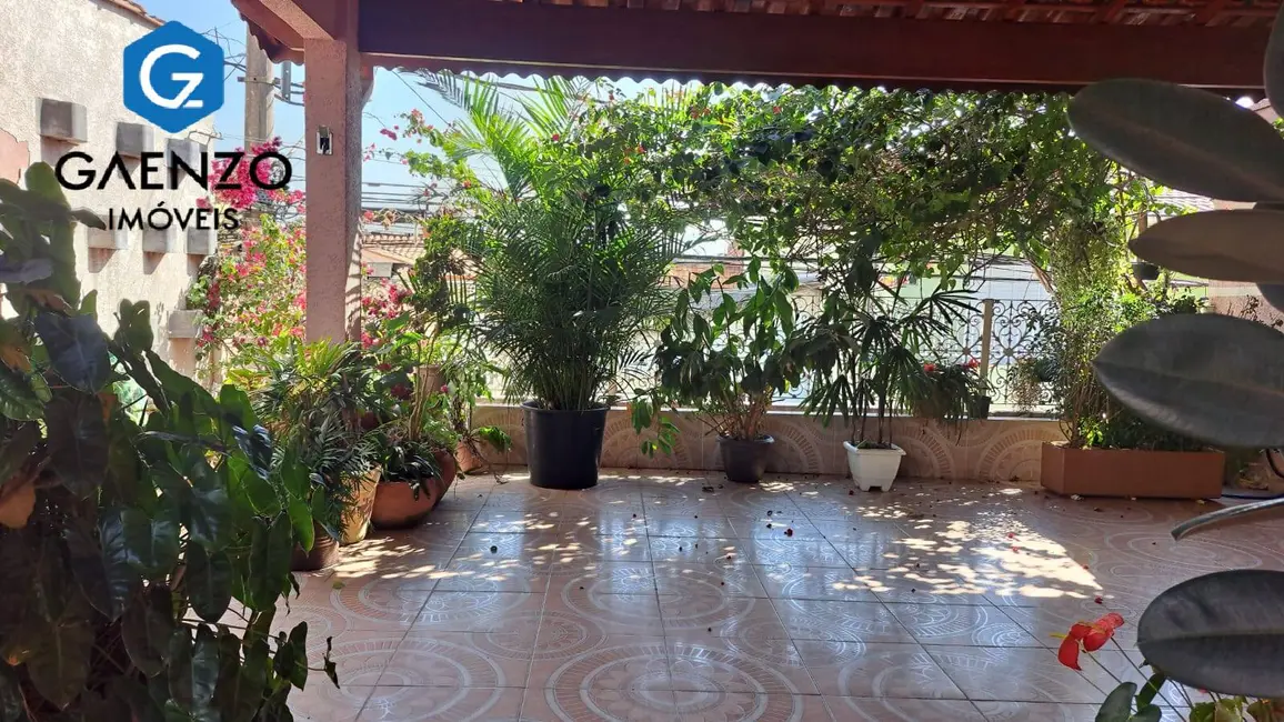 Sobrado com 5 quartos à venda, 254m2 em Metalúrgicos, Osasco - SP - imagem 3 Foto 3 de Sobrado com 5 quartos à venda, 254m2 em Metalúrgicos, Osasco - SP