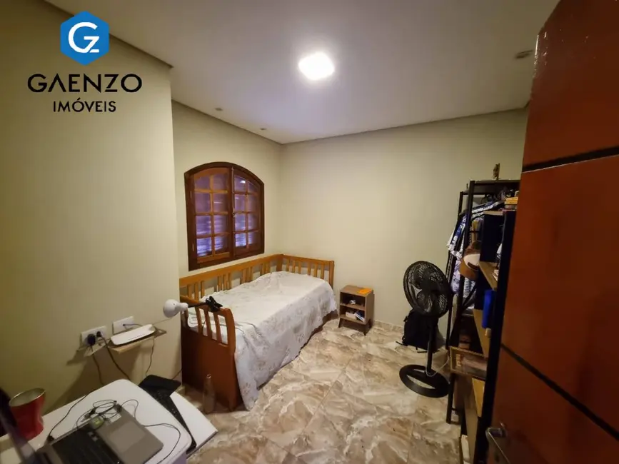 Sobrado com 5 quartos à venda, 254m2 em Metalúrgicos, Osasco - SP - imagem 6 Foto 6 de Sobrado com 5 quartos à venda, 254m2 em Metalúrgicos, Osasco - SP