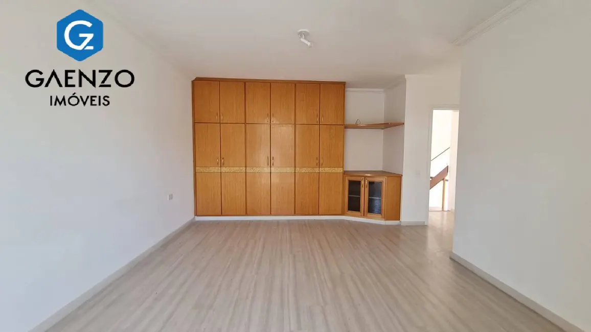 Casa com 5 quartos à venda e para alugar, 850m2 em Alphaville, Santana De Parnaiba - SP - imagem 8 Foto 8 de Casa com 5 quartos à venda e para alugar, 850m2 em Alphaville, Santana De Parnaiba - SP