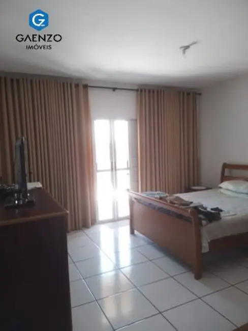 Sobrado com 3 quartos à venda, 275m2 em Jardim das Flores, Osasco - SP - imagem 8 Foto 8 de Sobrado com 3 quartos à venda, 275m2 em Jardim das Flores, Osasco - SP