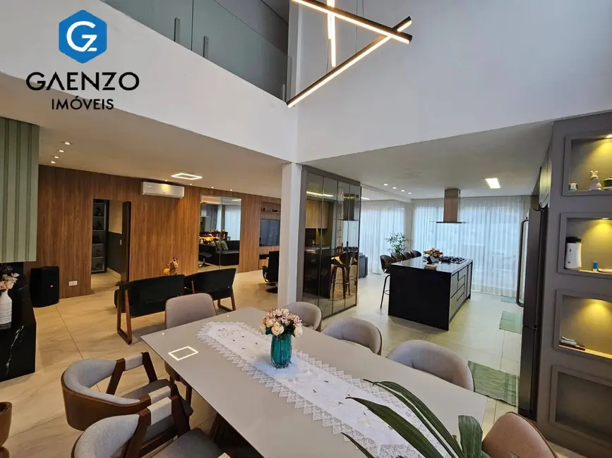 Foto 1 de Casa com 4 quartos à venda, 300m2 em Barueri - SP