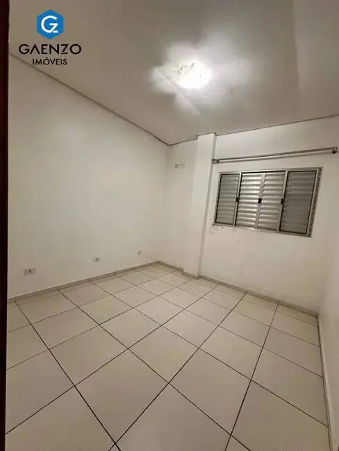 Casa com 2 quartos para alugar, 150m2 em Jardim Roberto, Osasco - SP - imagem 4 Foto 4 de Casa com 2 quartos para alugar, 150m2 em Jardim Roberto, Osasco - SP