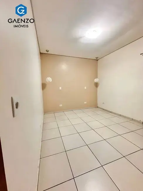 Casa com 2 quartos para alugar, 150m2 em Jardim Roberto, Osasco - SP - imagem 3 Foto 3 de Casa com 2 quartos para alugar, 150m2 em Jardim Roberto, Osasco - SP