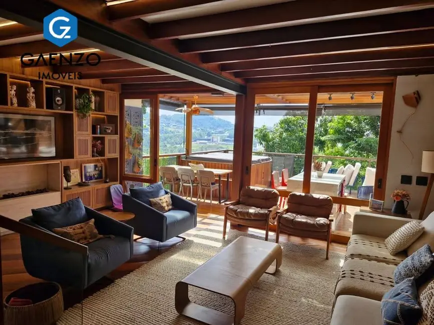 Foto 1 de Casa com 3 quartos à venda, 200m2 em Alphaville, Santana De Parnaiba - SP