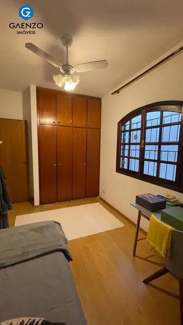 Sobrado com 3 quartos à venda, 150m2 em Jardim Roberto, Osasco - SP - imagem 8 Foto 8 de Sobrado com 3 quartos à venda, 150m2 em Jardim Roberto, Osasco - SP