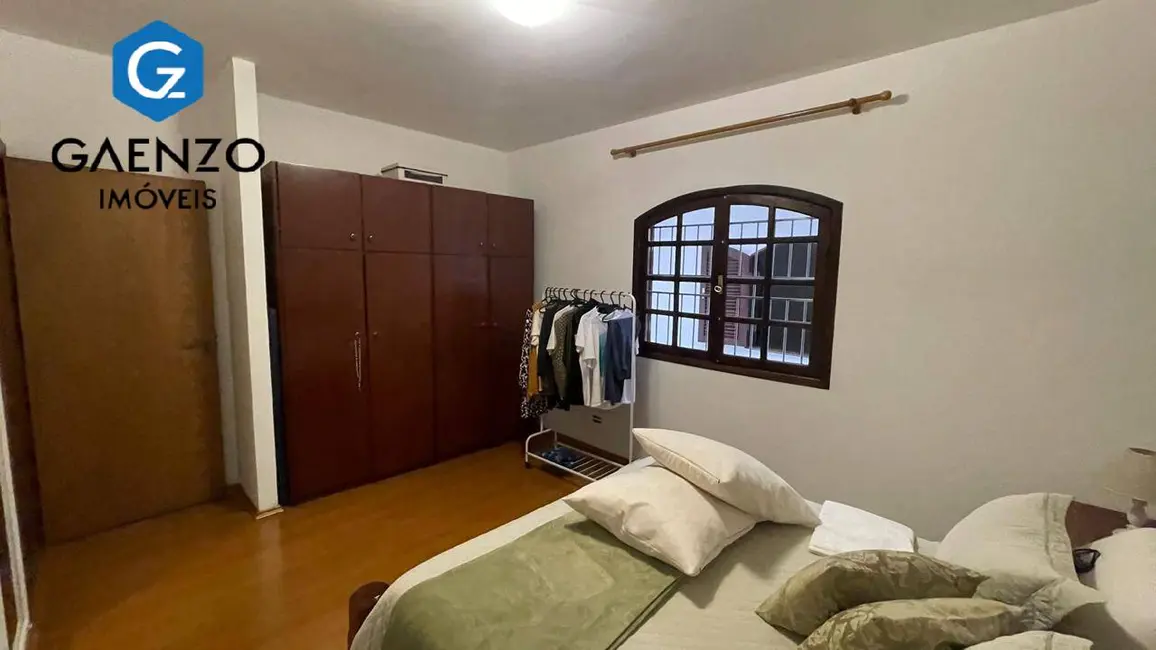 Sobrado com 3 quartos à venda, 150m2 em Jardim Roberto, Osasco - SP - imagem 4 Foto 4 de Sobrado com 3 quartos à venda, 150m2 em Jardim Roberto, Osasco - SP