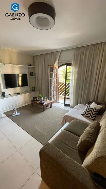 Sobrado com 3 quartos à venda, 150m2 em Jardim Roberto, Osasco - SP - imagem 5 Foto 5 de Sobrado com 3 quartos à venda, 150m2 em Jardim Roberto, Osasco - SP