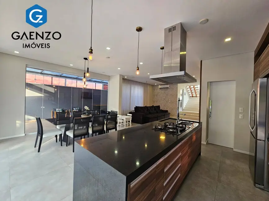 Foto 2 de Casa de Condomínio com 3 quartos à venda, 360m2 em Sítio do Rosário, Santana De Parnaiba - SP