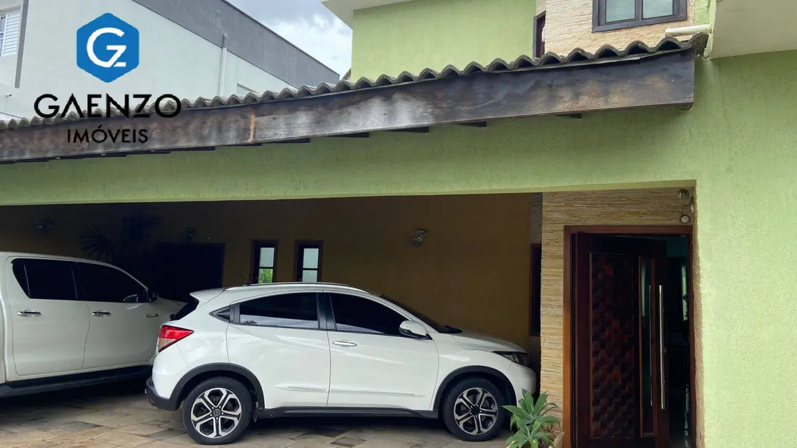 Foto 2 de Casa com 3 quartos à venda, 450m2 em Gramado, Cotia - SP