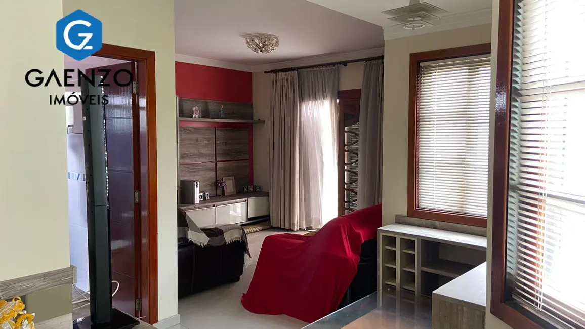 Foto 6 de Casa com 3 quartos à venda, 450m2 em Gramado, Cotia - SP