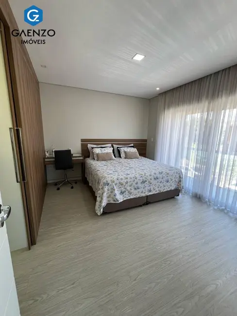 Casa de Condomínio com 3 quartos à venda, 259m2 em Sítio do Morro, Santana De Parnaiba - SP - imagem 3 Foto 3 de Casa de Condomínio com 3 quartos à venda, 259m2 em Sítio do Morro, Santana De Parnaiba - SP