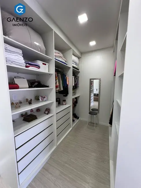 Casa de Condomínio com 3 quartos à venda, 259m2 em Sítio do Morro, Santana De Parnaiba - SP - imagem 6 Foto 6 de Casa de Condomínio com 3 quartos à venda, 259m2 em Sítio do Morro, Santana De Parnaiba - SP