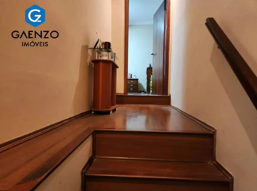 Sobrado com 3 quartos à venda, 203m2 em Quitaúna, Osasco - SP - imagem 6 Foto 6 de Sobrado com 3 quartos à venda, 203m2 em Quitaúna, Osasco - SP