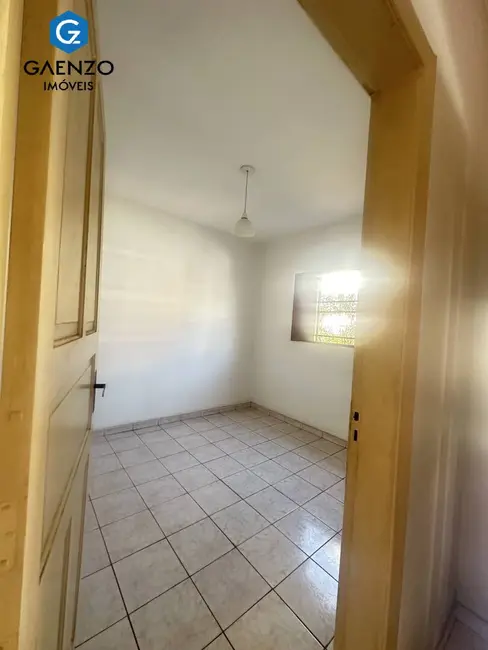 Casa com 2 quartos para alugar, 206m2 em Centro, Osasco - SP - imagem 4 Foto 4 de Casa com 2 quartos para alugar, 206m2 em Centro, Osasco - SP