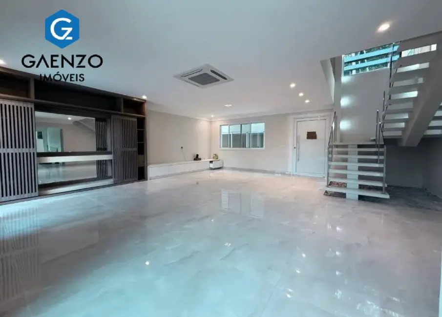 Casa de Condomínio com 4 quartos à venda, 470m2 em Chácara dos Lagos, Carapicuiba - SP - imagem 2 Foto 2 de Casa de Condomínio com 4 quartos à venda, 470m2 em Chácara dos Lagos, Carapicuiba - SP
