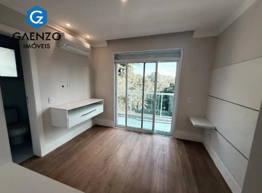 Casa de Condomínio com 4 quartos à venda, 470m2 em Chácara dos Lagos, Carapicuiba - SP - imagem 8 Foto 8 de Casa de Condomínio com 4 quartos à venda, 470m2 em Chácara dos Lagos, Carapicuiba - SP