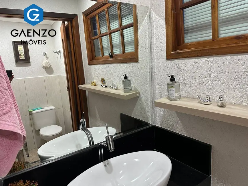 Sobrado com 4 quartos à venda, 385m2 em Jaguaribe, Osasco - SP - imagem 9 Foto 9 de Sobrado com 4 quartos à venda, 385m2 em Jaguaribe, Osasco - SP