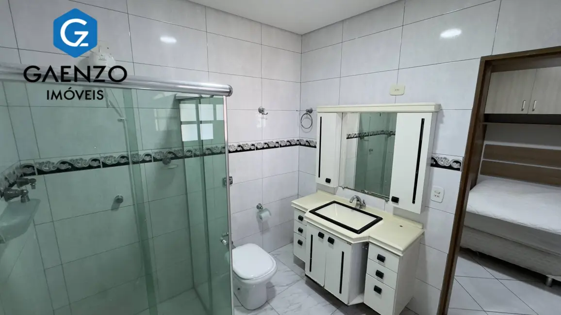 Sobrado com 4 quartos à venda, 390m2 em Jardim Mutinga, Barueri - SP - imagem 2 Foto 2 de Sobrado com 4 quartos à venda, 390m2 em Jardim Mutinga, Barueri - SP