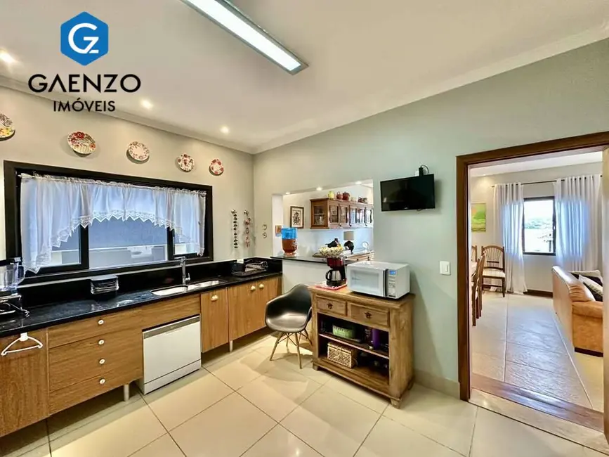 Foto 2 de Casa de Condomínio com 3 quartos à venda, 330m2 em Golf Gardens, Carapicuiba - SP